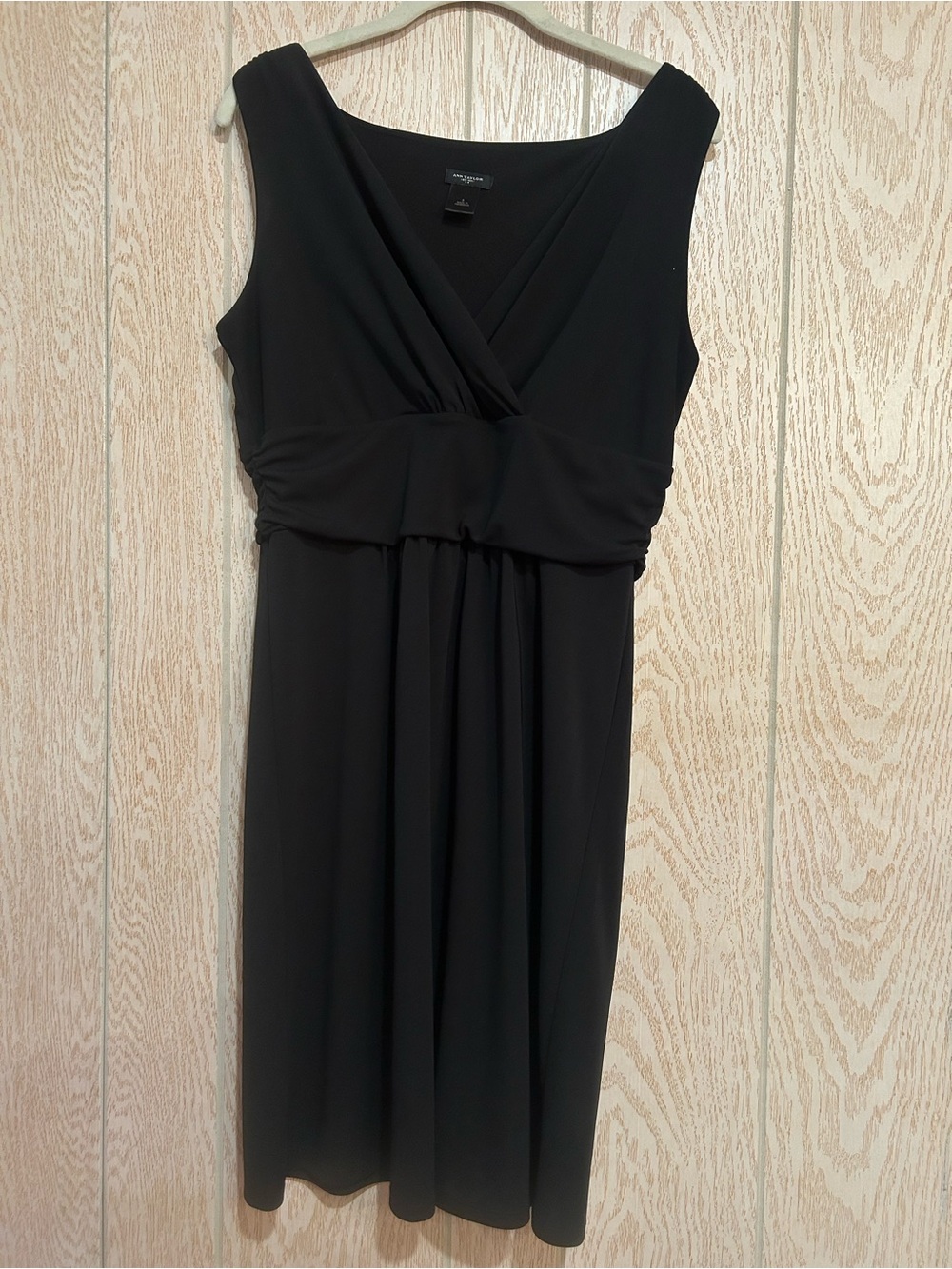 Ann Taylor Black Sleeveless V-Neck Midi Dress